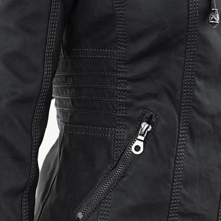 Chaqueta de cuero con capucha