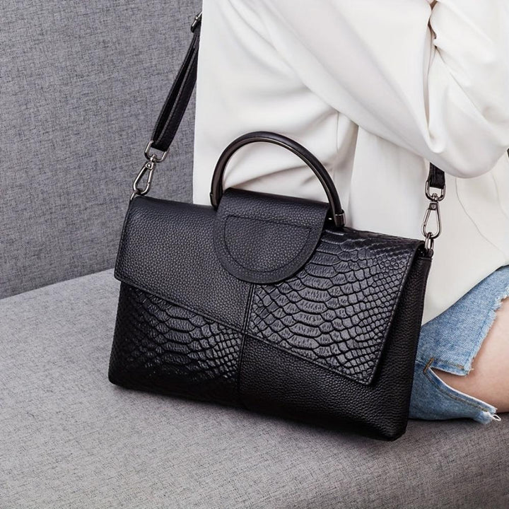Cassandra | Bolso de Mano con Diseño de Cocodrilo Opulento